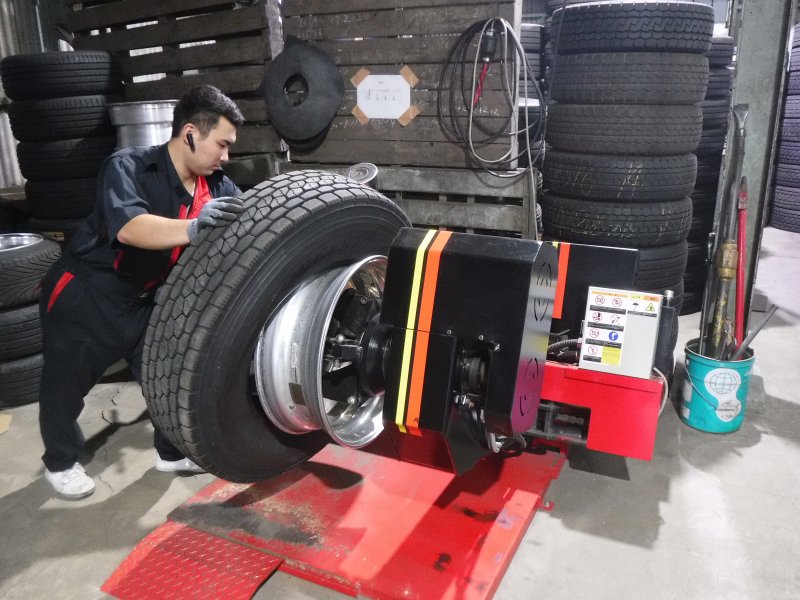 トラック用タイヤの組替 製品・サービス画像
